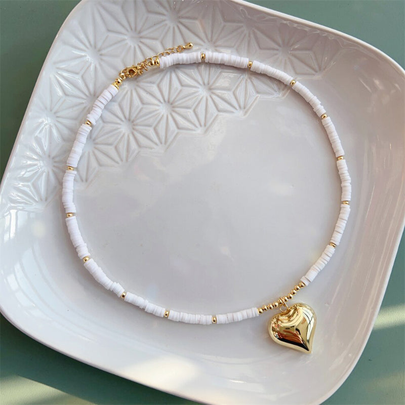 Einfache handgefertigte Perlenketten mit Herzanhänger