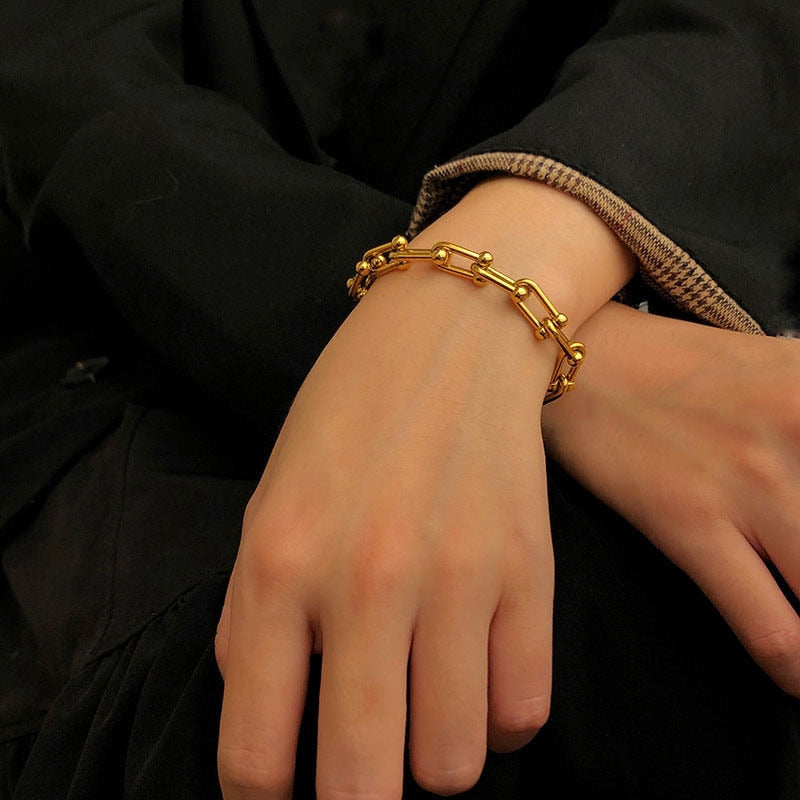 Mehrlagige, dick vergoldete Kettenarmbänder