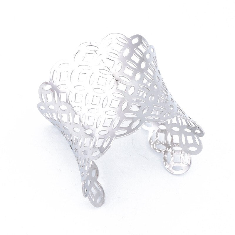 Breite Armreife im ethnischen Stil