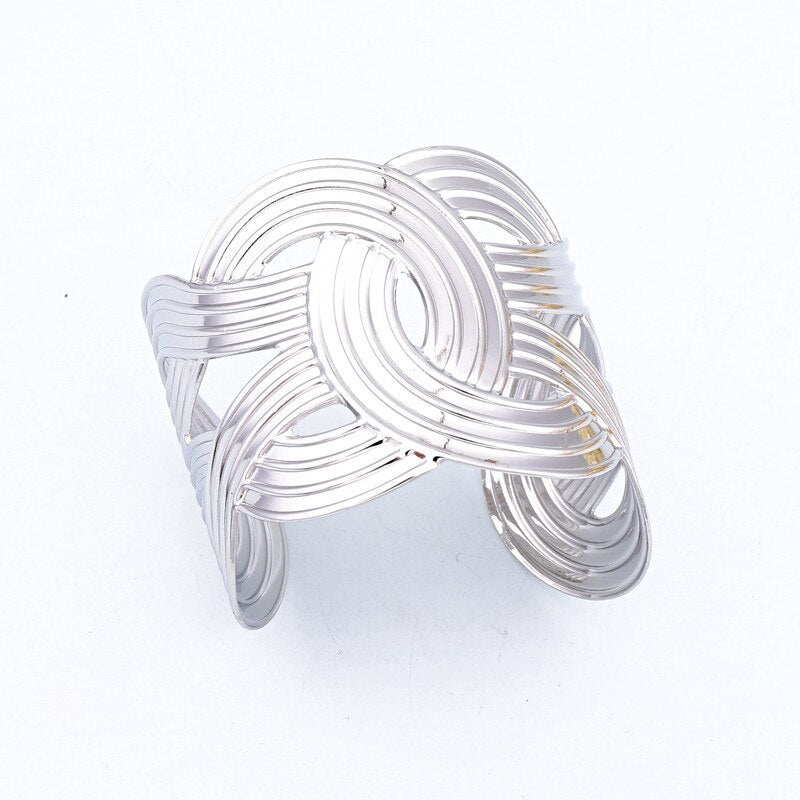 Breite Armreife im ethnischen Stil