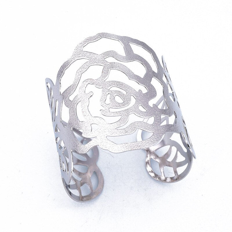 Breite Armreife im ethnischen Stil