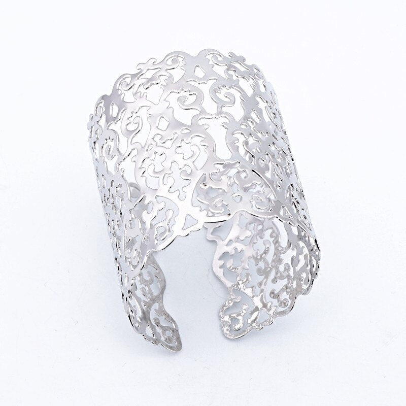 Breite Armreife im ethnischen Stil