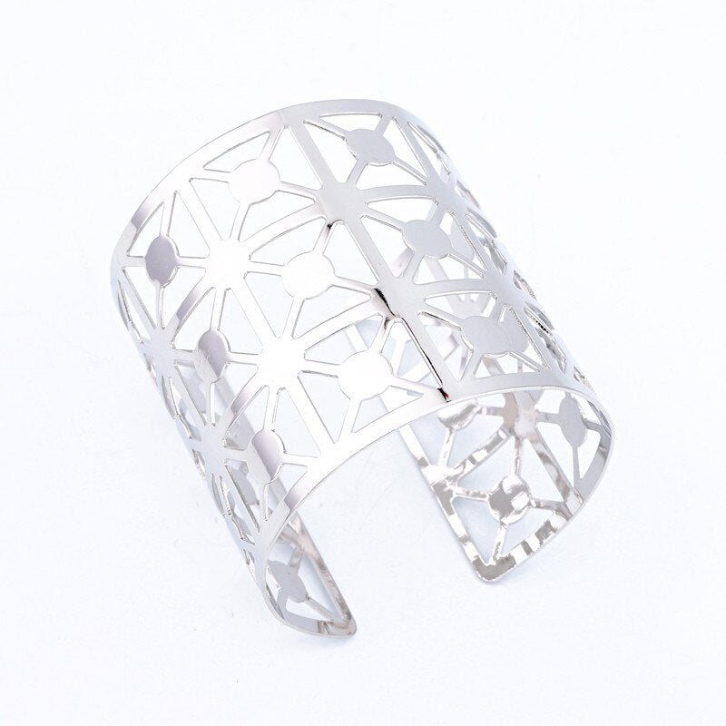 Breite Armreife im ethnischen Stil