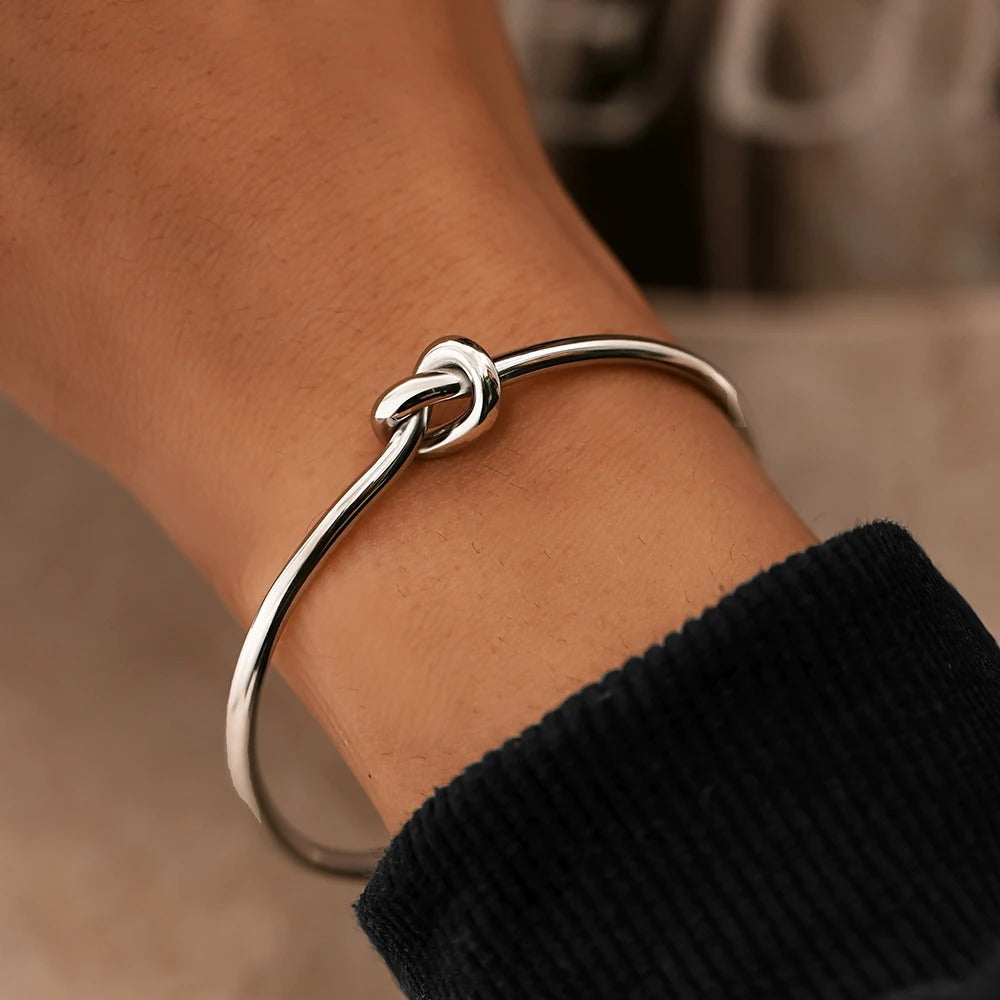 Carmiora - Elegantes Gedrehtes Armband