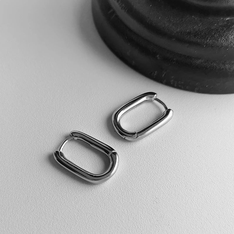 Carmiora - Minimalistische U-Design Ohrstecker