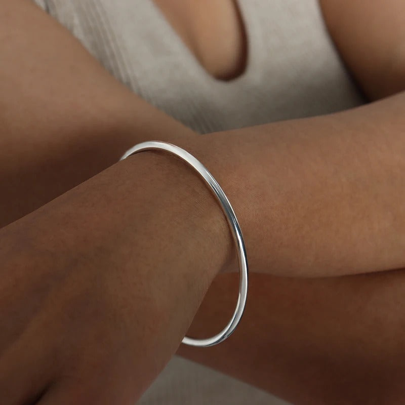 Rundes minimalistisches Edelstahlarmband für Damen