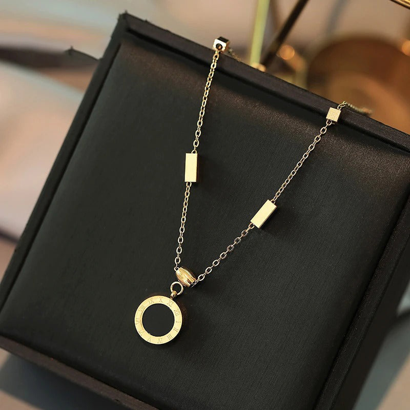 Halsketten mit Anhänger aus Edelstahl mit römischen Ziffern