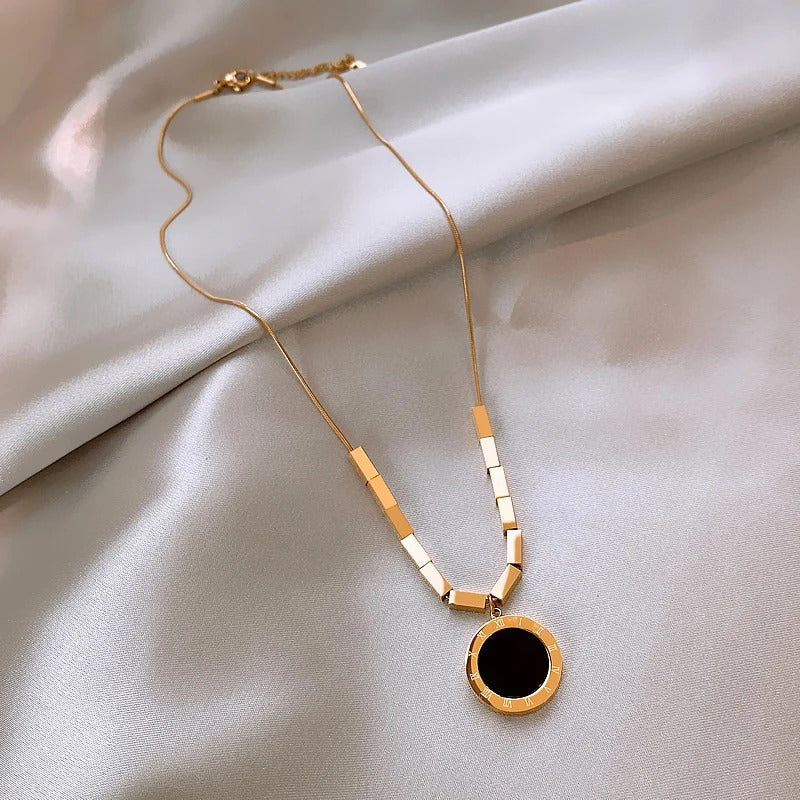 Halsketten mit Anhänger aus Edelstahl mit römischen Ziffern