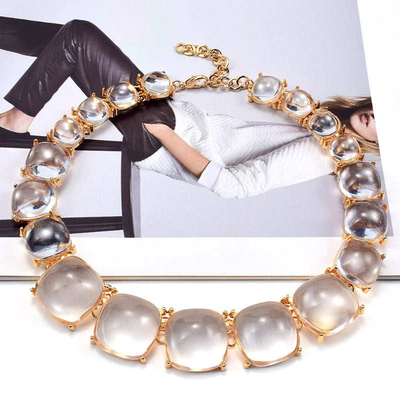 Lustige und leuchtende mehrfarbige Chokerhalsketten