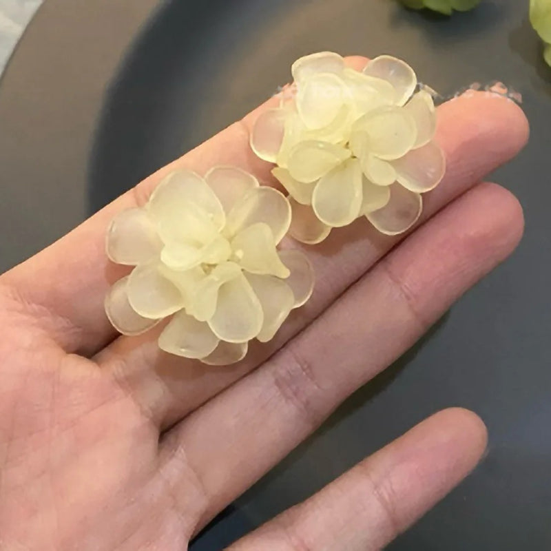 Statement-Ohrring-Kollektion mit Frühlingsblumenmotiv