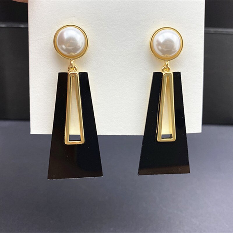 Schicke und gotische Statement-Ohrring-Kollektion in Schwarz