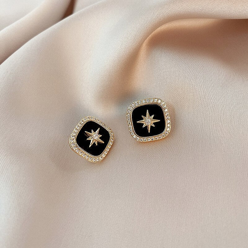 Schicke und gotische Statement-Ohrring-Kollektion in Schwarz