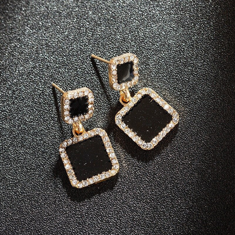 Schicke und gotische Statement-Ohrring-Kollektion in Schwarz
