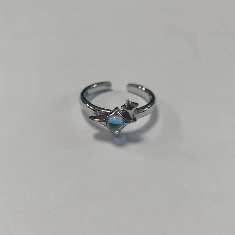 Kollektion unregelmäßiger Kreuzstern-Mondsteinringe