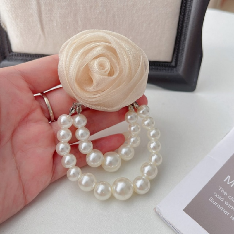 Klassische Kamelien-Blumenbroschen für Mäntel und Blazer