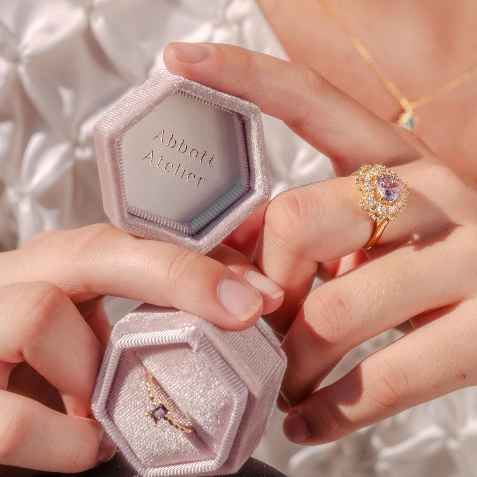 Ringschatulle aus rosa Samt