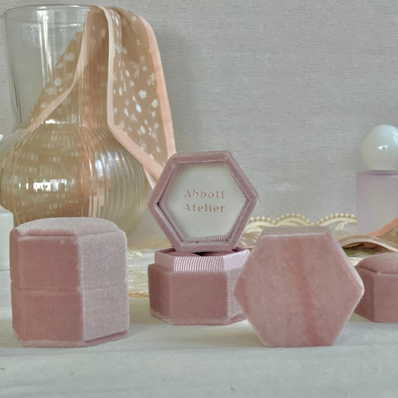Ringschatulle aus rosa Samt