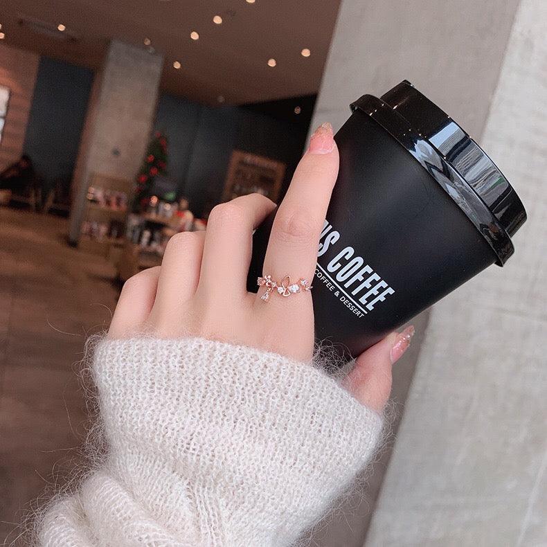 Weißer Blumen-Schmetterlingsring - Vivian