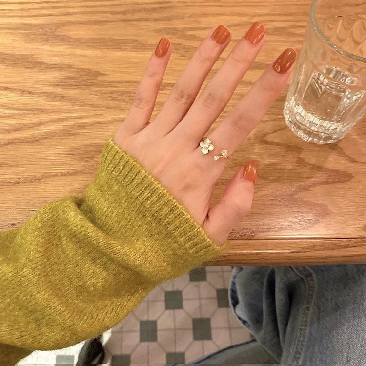 Weißer Blumenring (massives Silber)