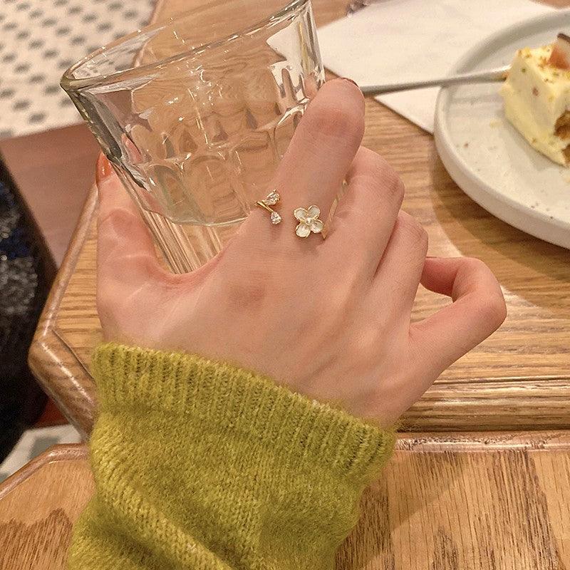 Weißer Blumenring (massives Silber)