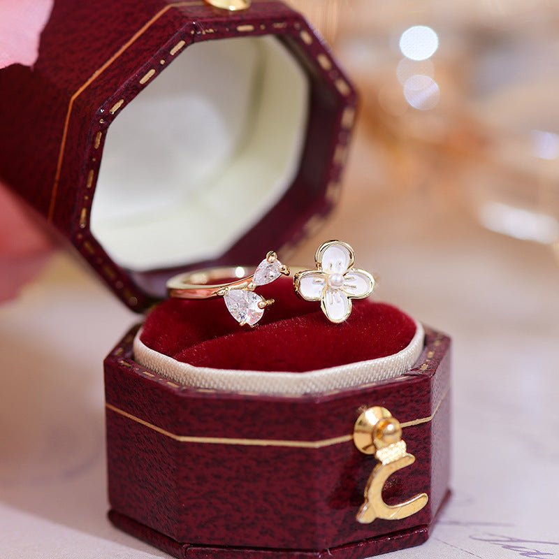 Weißer Blumenring (massives Silber)