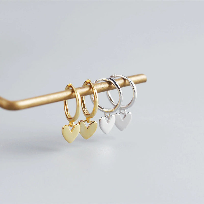 Handgemachte minimalistische Liebe Herz Charm Creolen