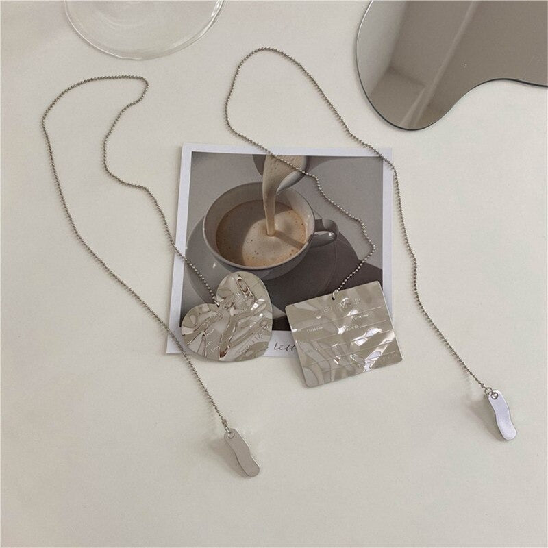 Herzförmige Broschennadeln aus Metall mit langer Quastenkette