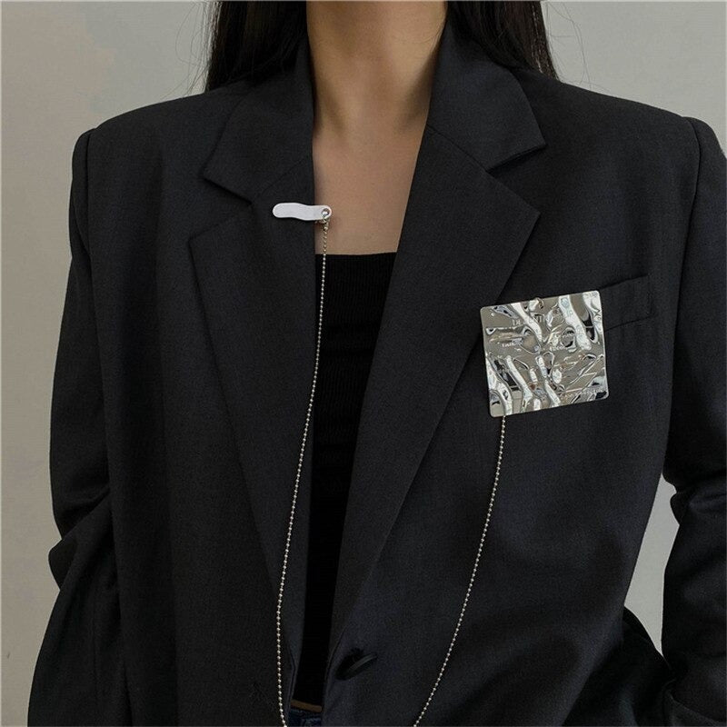 Herzförmige Broschennadeln aus Metall mit langer Quastenkette