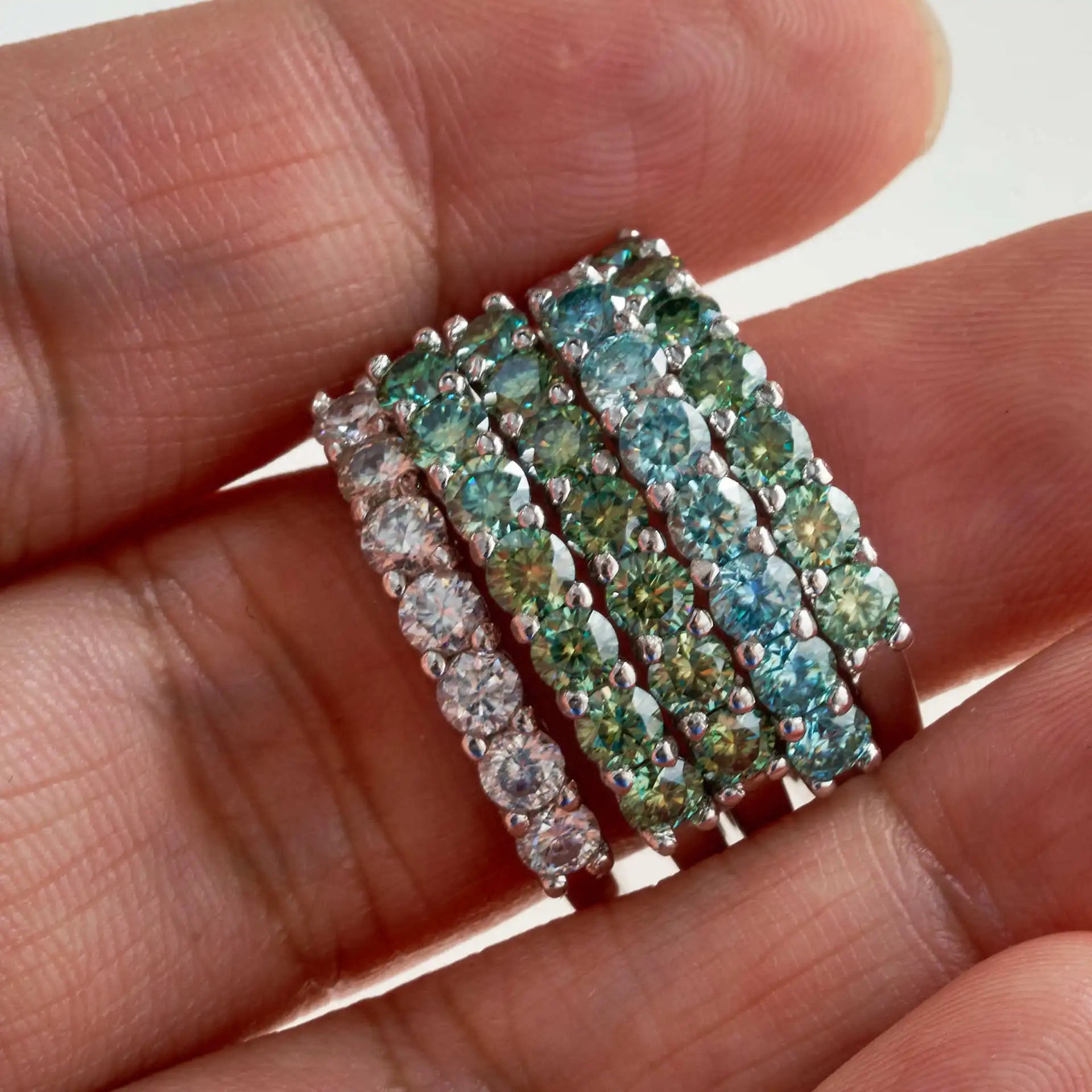 Luxus Ewigkeitsring für Frauen, Verlobung und Hochzeit, 0,7 Karat D Farbe VVS1 EX Runder Moissanit-Ring aus 925er Sterlingsilber