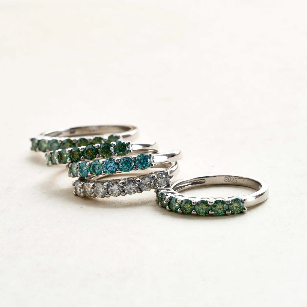 Luxus Ewigkeitsring für Frauen, Verlobung und Hochzeit, 0,7 Karat D Farbe VVS1 EX Runder Moissanit-Ring aus 925er Sterlingsilber