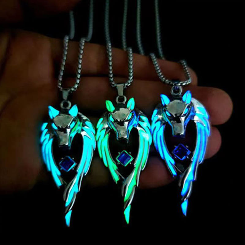 Lone Brave Luminous Northern Wolf Sapphire Halskette