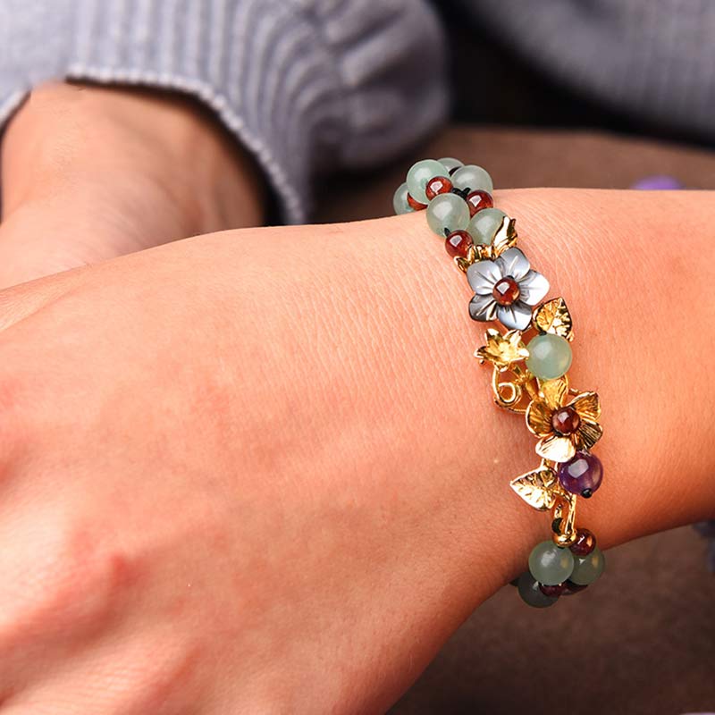 Chavri grünes Aventurin-Granat-Perlen-Blütenblatt-Glücksarmband