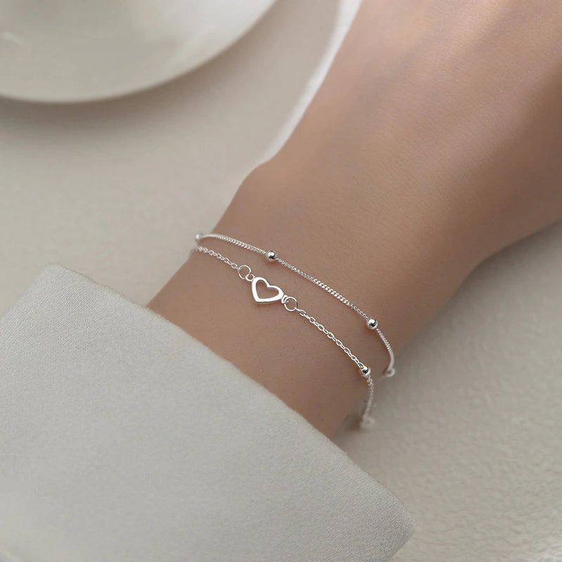 Armband aus Sterlingsilber mit doppeltem Liebesherz und hohlen runden Perlen