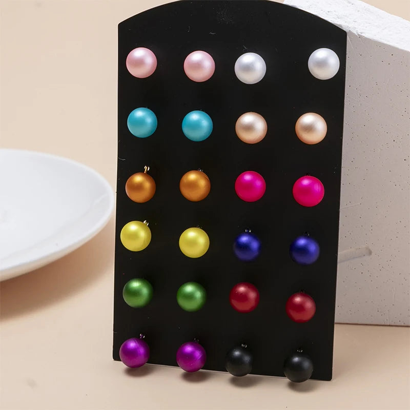 Klassisches Set mit 12 Paaren bunter Perlenohrringe für Frauen