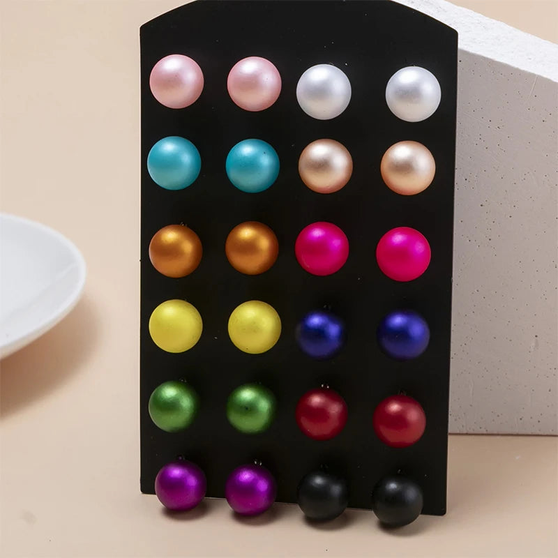 Klassisches Set mit 12 Paaren bunter Perlenohrringe für Frauen