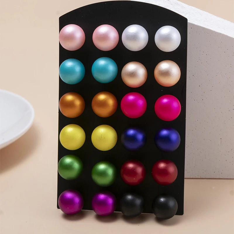 Klassisches Set mit 12 Paaren bunter Perlenohrringe für Frauen