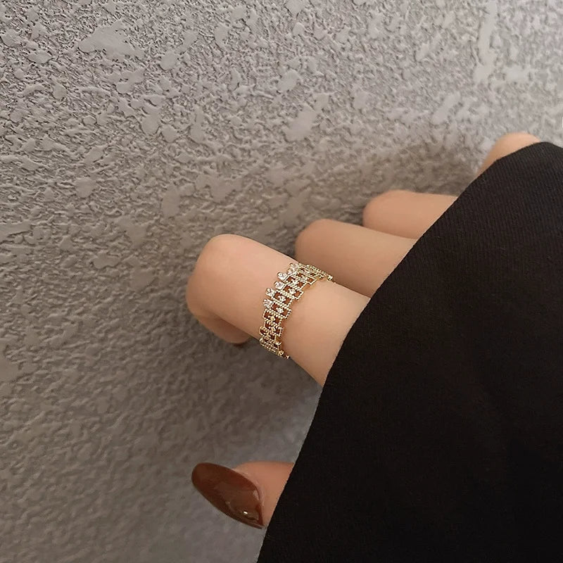 18K vergoldete Messingfarbe Zirkonringe für Damen minimalistische Goldringe hohles geschnitztes Design unisex für Mode Mann Frau