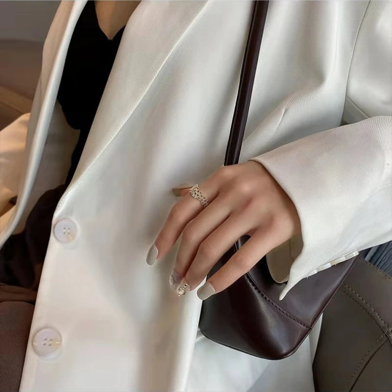 18K vergoldete Messingfarbe Zirkonringe für Damen minimalistische Goldringe hohles geschnitztes Design unisex für Mode Mann Frau