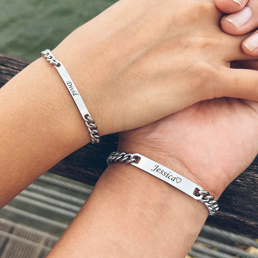 2 Stück/Set passende Armbänder mit individuellem Namen und Jahrestag