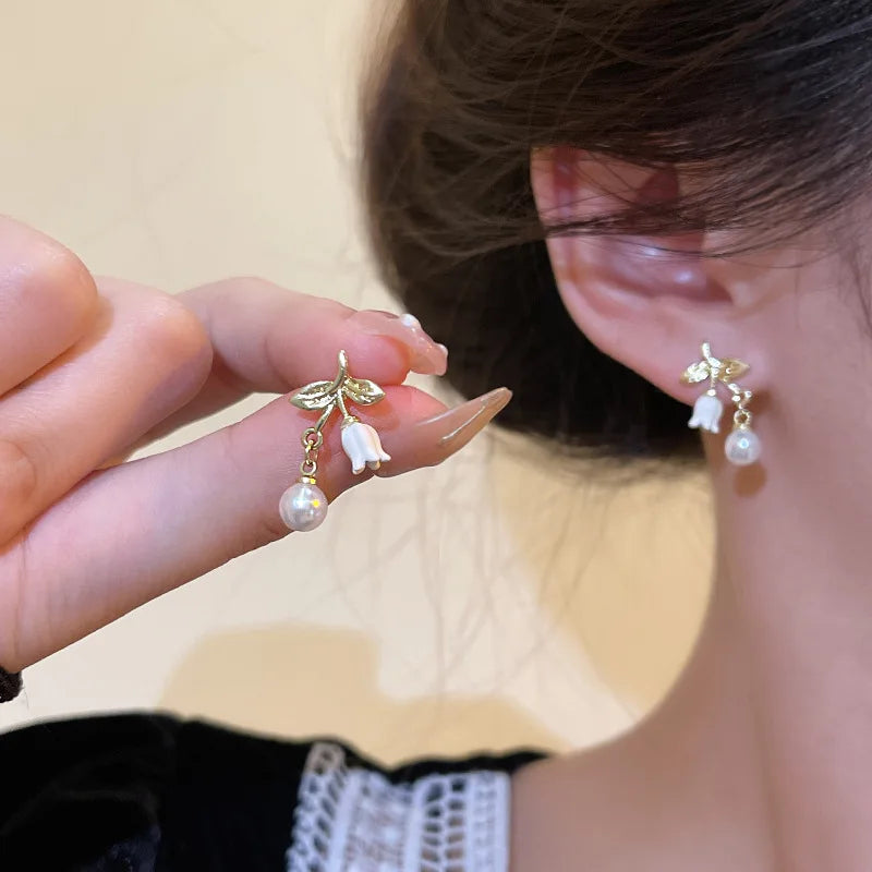 Korean Schmetterlingsblumen Ohrstecker für Frauen mit glänzendem Zirkonia Kirschblüten-Statement-Ohrring Mädchen Party Schmuck