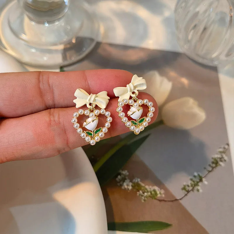 Korean Schmetterlingsblumen Ohrstecker für Frauen mit glänzendem Zirkonia Kirschblüten-Statement-Ohrring Mädchen Party Schmuck