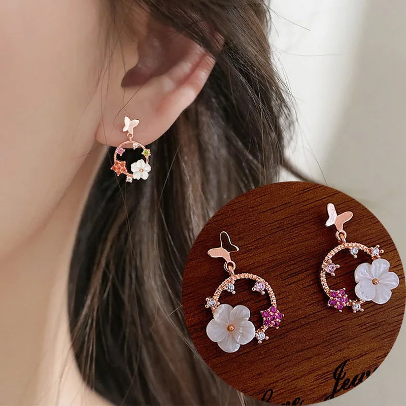 Korean Schmetterlingsblumen Ohrstecker für Frauen mit glänzendem Zirkonia Kirschblüten-Statement-Ohrring Mädchen Party Schmuck