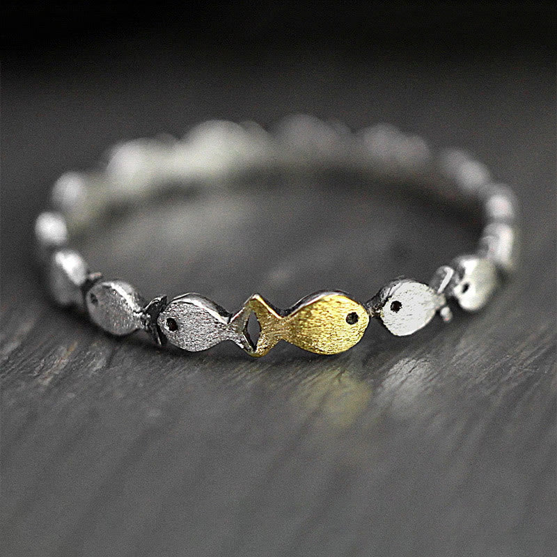 Schwimmen Gegen Den Aktuellen Fischring