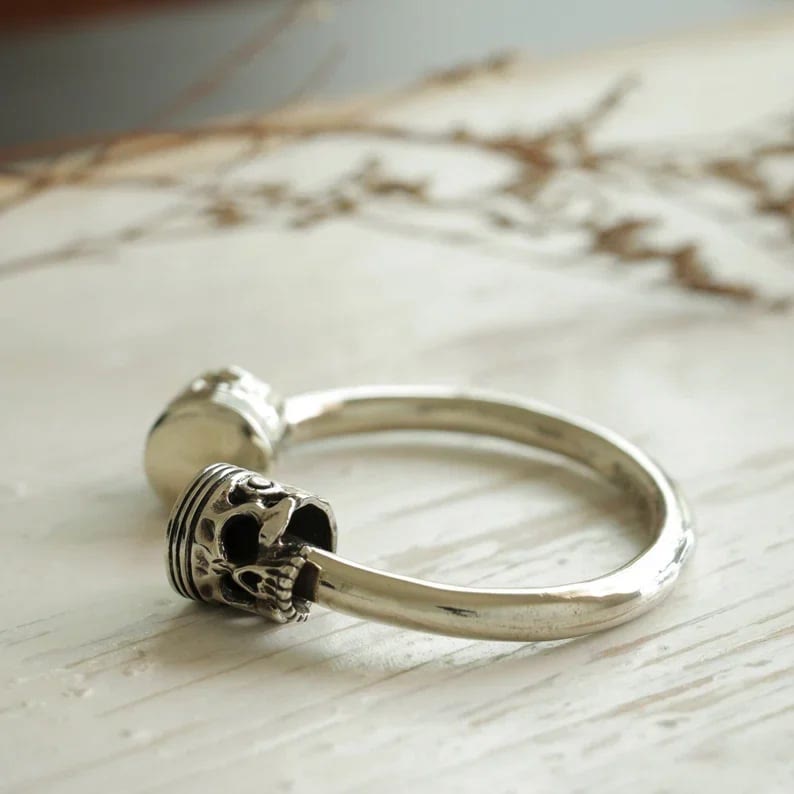 Biker -Kolben -Schädelarmband