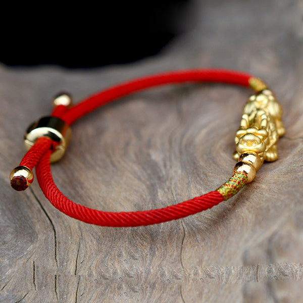 Chavri 24K vergoldetes PiXiu Luck Red String Armband