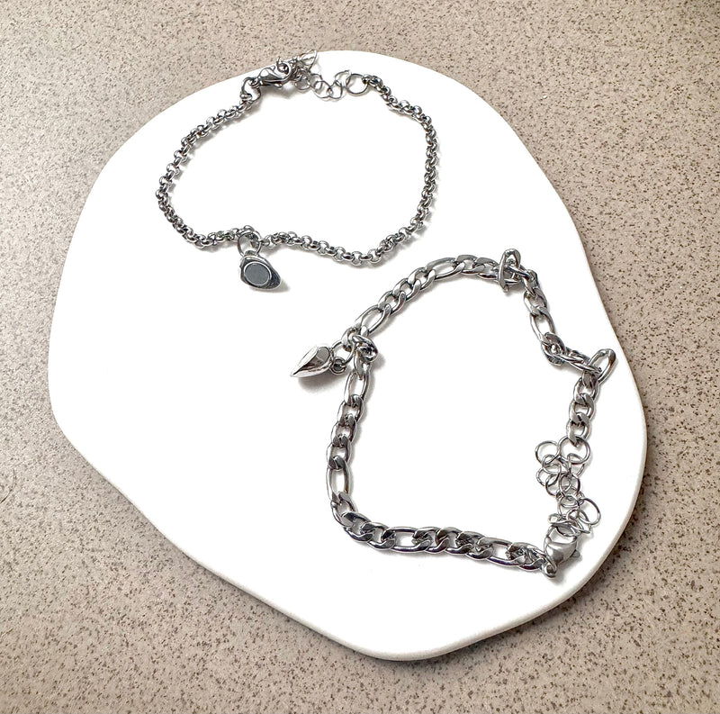 Buchstabenring und Magnetische Partnerarmbänder mit Rosenbox Set I Setpreis