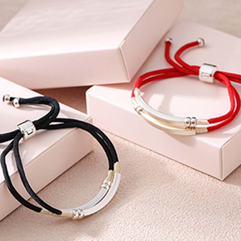 Chavri-Armband aus 925er-Sterlingsilber mit roter Schnur und geschichtetem Zopf