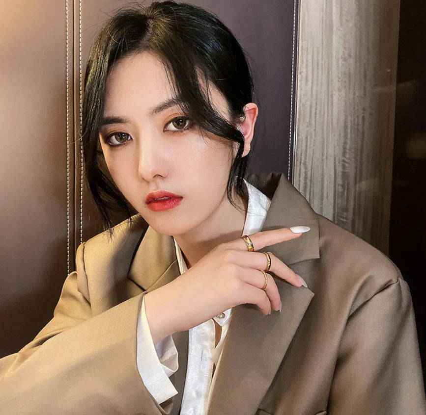 Edelstahl Ringe in Silberfarbe mit 18 Karat Goldbeschichtung für Damen - Minimalistische Goldringe für Frauen