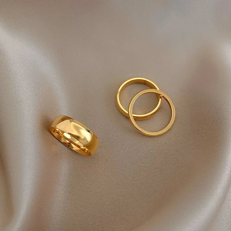 Edelstahl Ringe in Silberfarbe mit 18 Karat Goldbeschichtung für Damen - Minimalistische Goldringe für Frauen