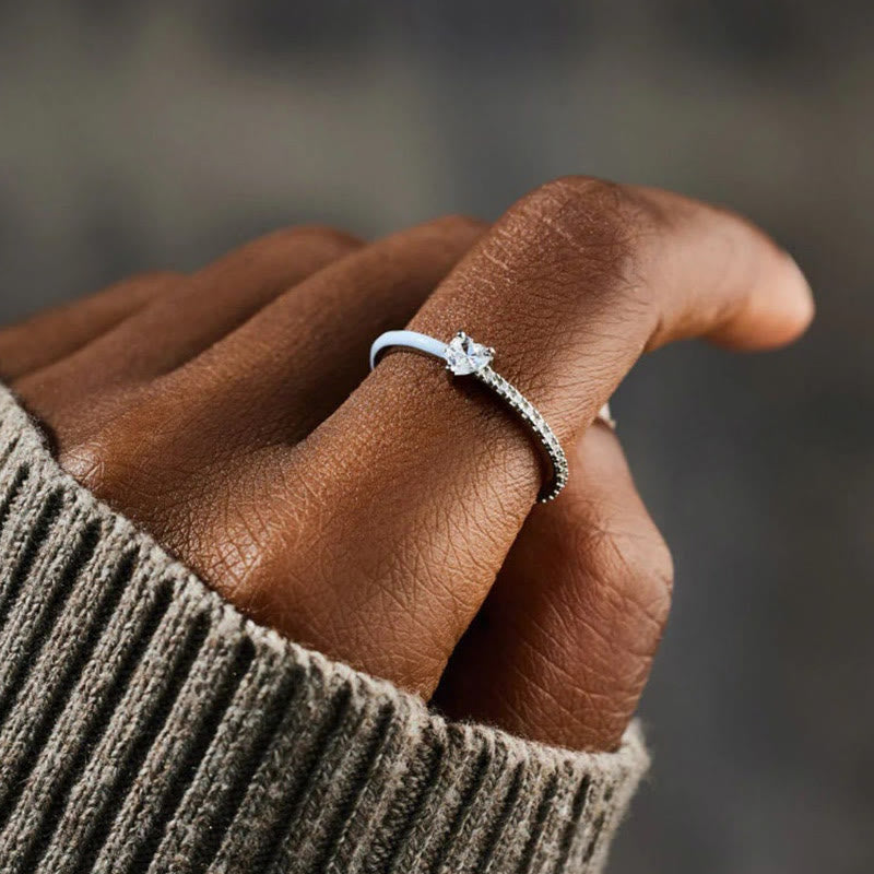 Schneiden Sie Den Halben Zahnschmelzring